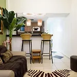 Pineapples PF118 - Studio para casais em Copacabana